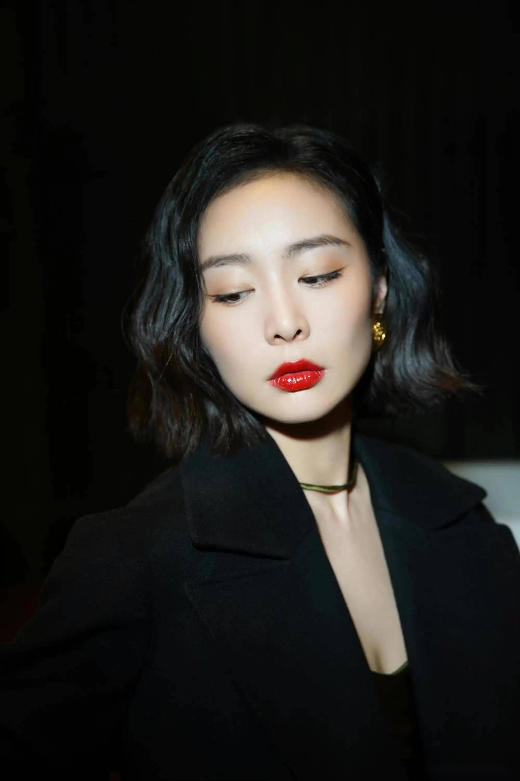 写真曝光!高叶的美貌与才华,让人们为之倾倒!