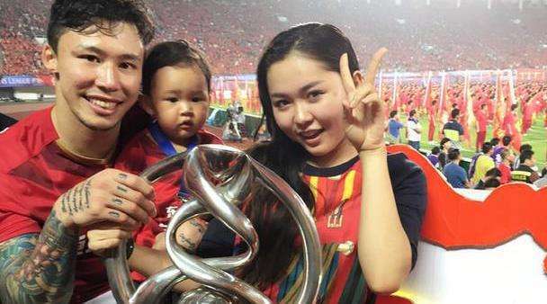 上港太太团,张琳芃妻子老师,徐新模特,颜骏凌白富美,武磊意外