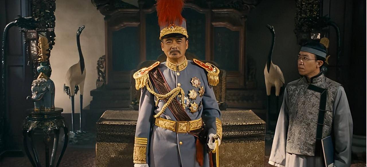 但当议和告成,袁世凯当选临时大总统,蔡锷却转而拥戴袁世凯.