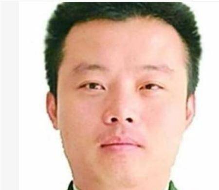 为完成丈夫遗愿,带着儿子特招入伍,今"少校"警衔_赵益龙_工作_庞洪雨