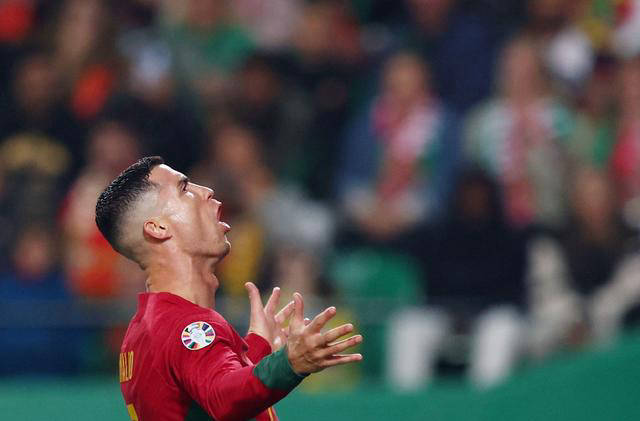 尽管在老对手赢得世界杯冠军后,c罗想要继续竞争的心态可以理解,但