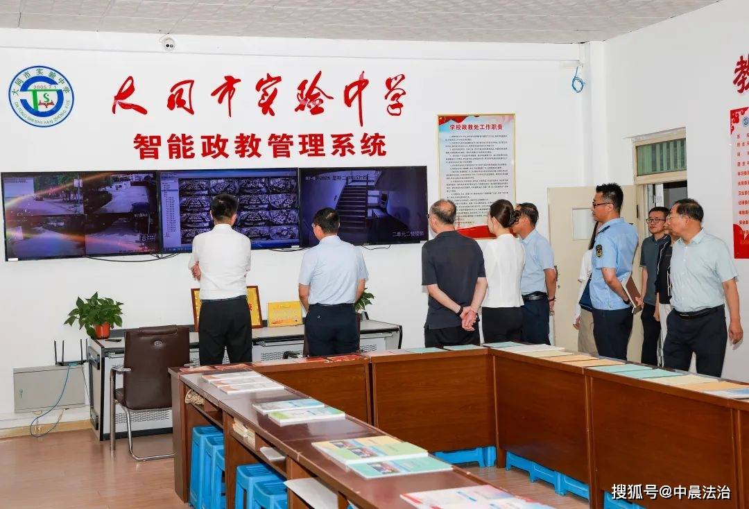 大同市经开区党工委书记宁文鑫赴大同市实验中学调研并检查食品安全