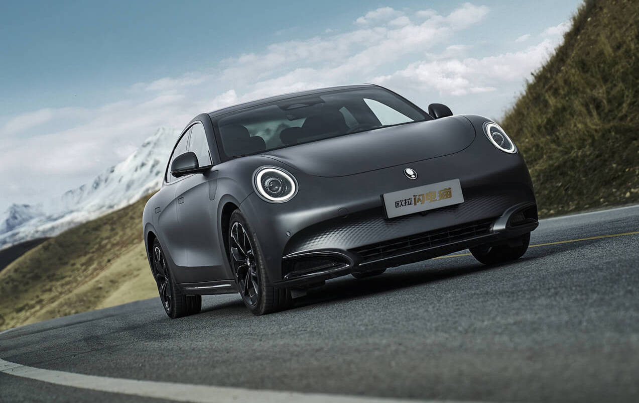 国产帕拉梅拉从20万降到13万多,705km续航4.3s加速,车长近4.9米