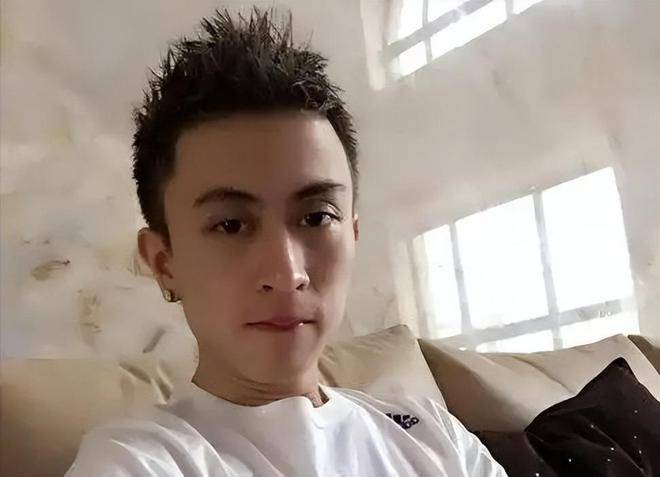 "沪上皇"秦奋庆祝35岁生日,5个定制蛋糕显奢华