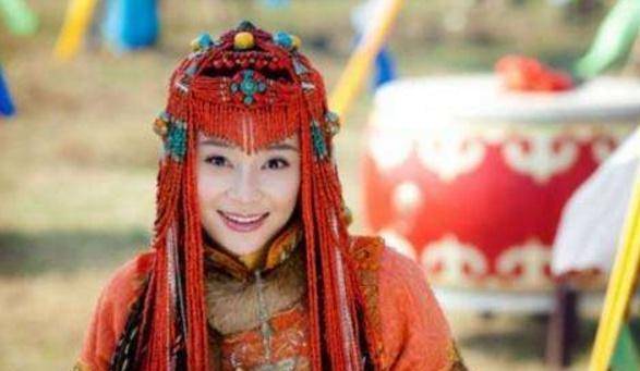 满都海:32岁时"自愿"嫁给7岁男孩,婚后为他生下8个孩子!
