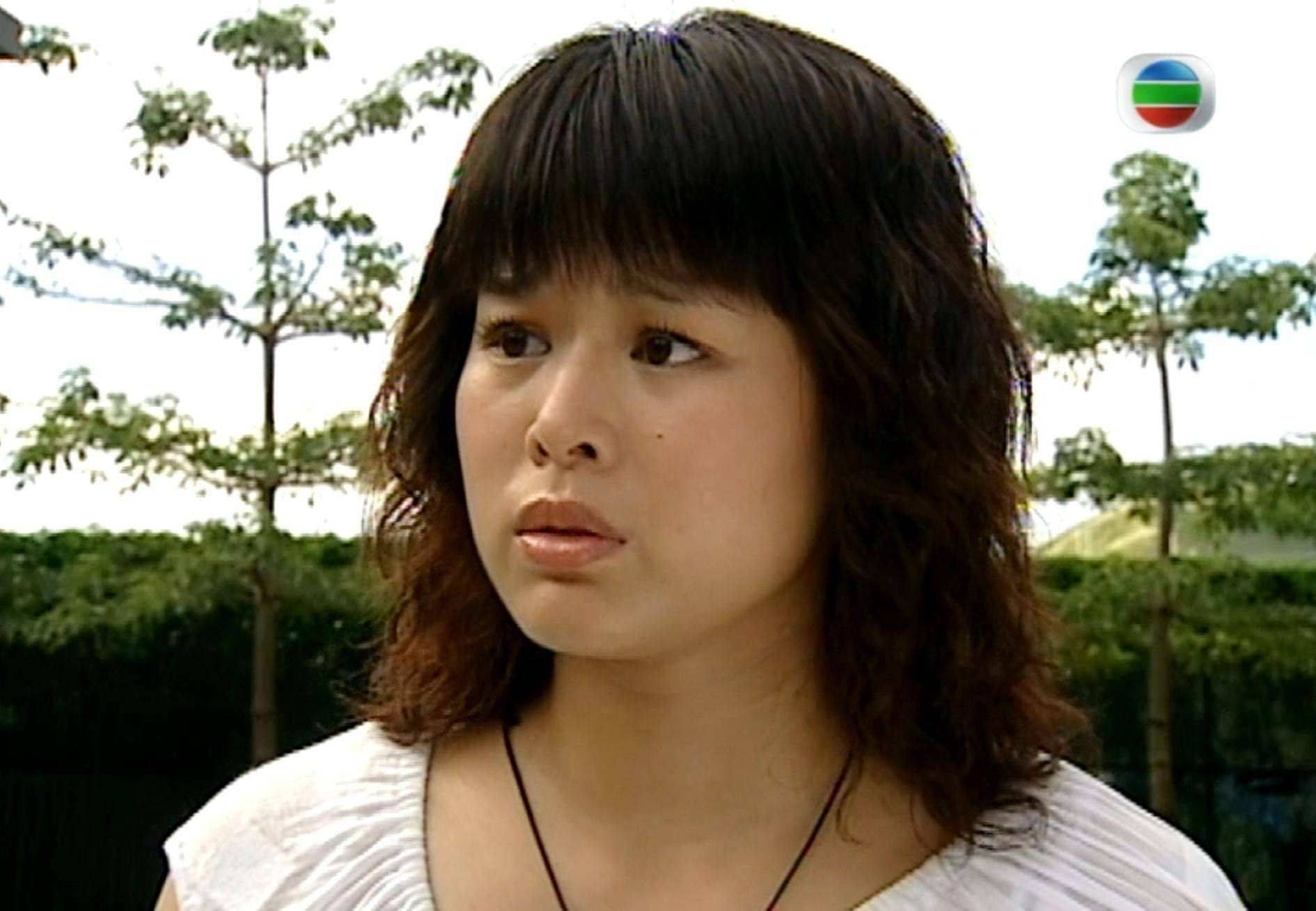 胡杏儿出道25年再戴皇冠,港姐之路意外转折,背后故事太励志!