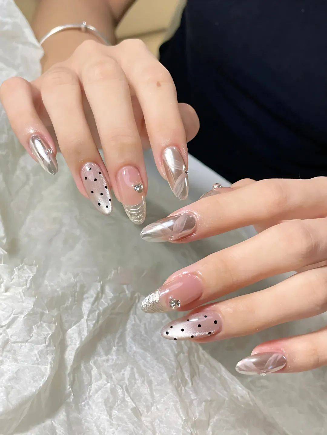 2024夏日必做美甲款式合集,这几款随便做都好看!_指甲_操作_伤害