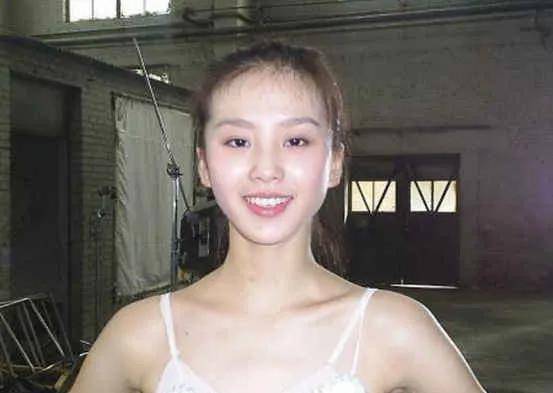 典型北京女孩的性格小时候的刘诗诗多才多艺,擅长说书,跳舞