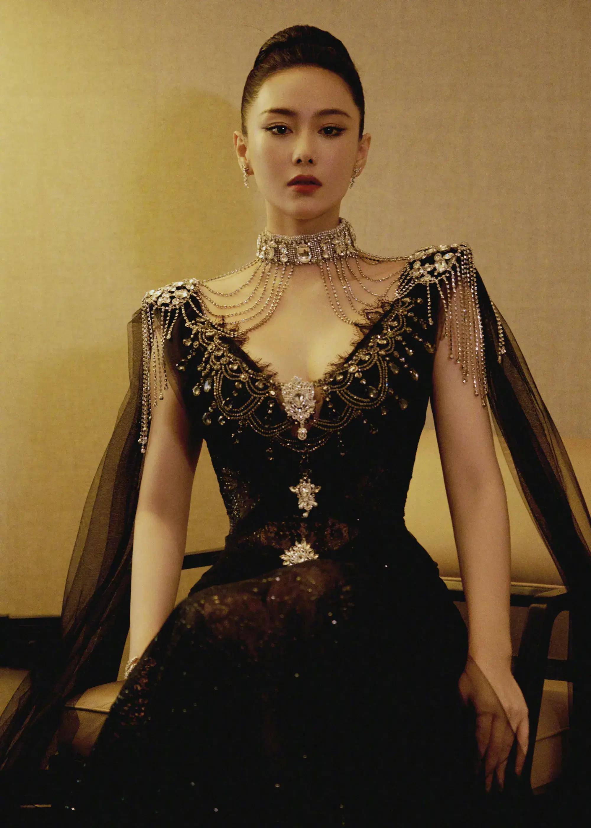 军嫂张馨予亲自打假,休假陪老婆成高危操作?网友:这瓜真甜