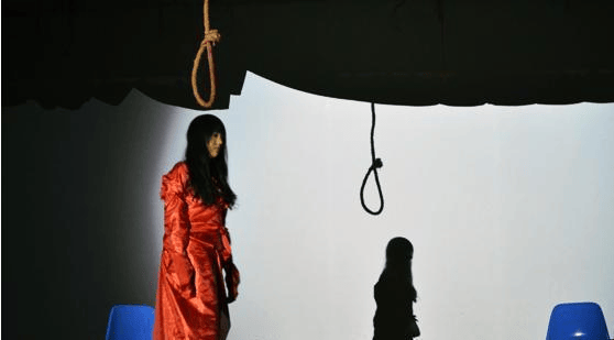 林俊杰退圈避风头?女歌迷为其穿红衣裤上吊自尽,照片曝光警方连称吓人
