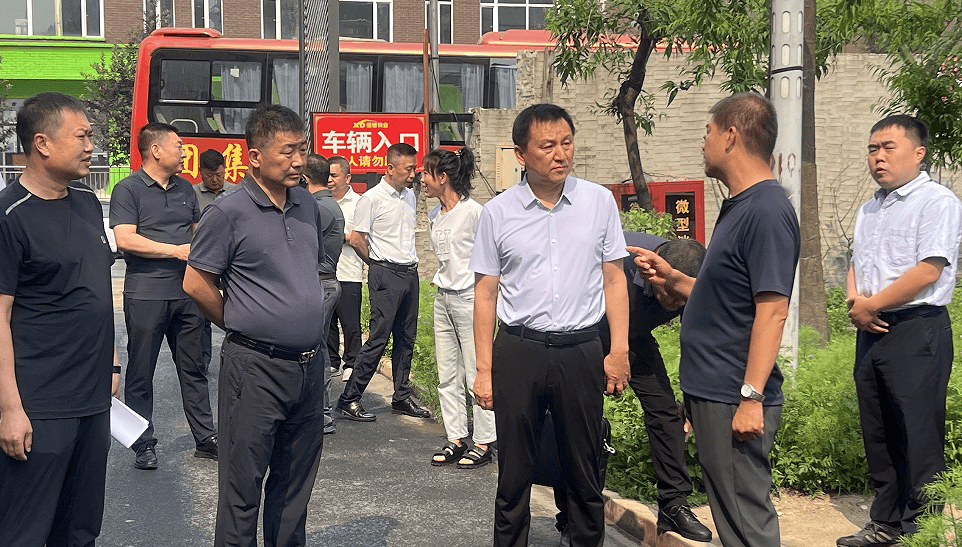 7月11日,延吉市人大常委会副主任罗松男带领市人大城建团代表,对延吉