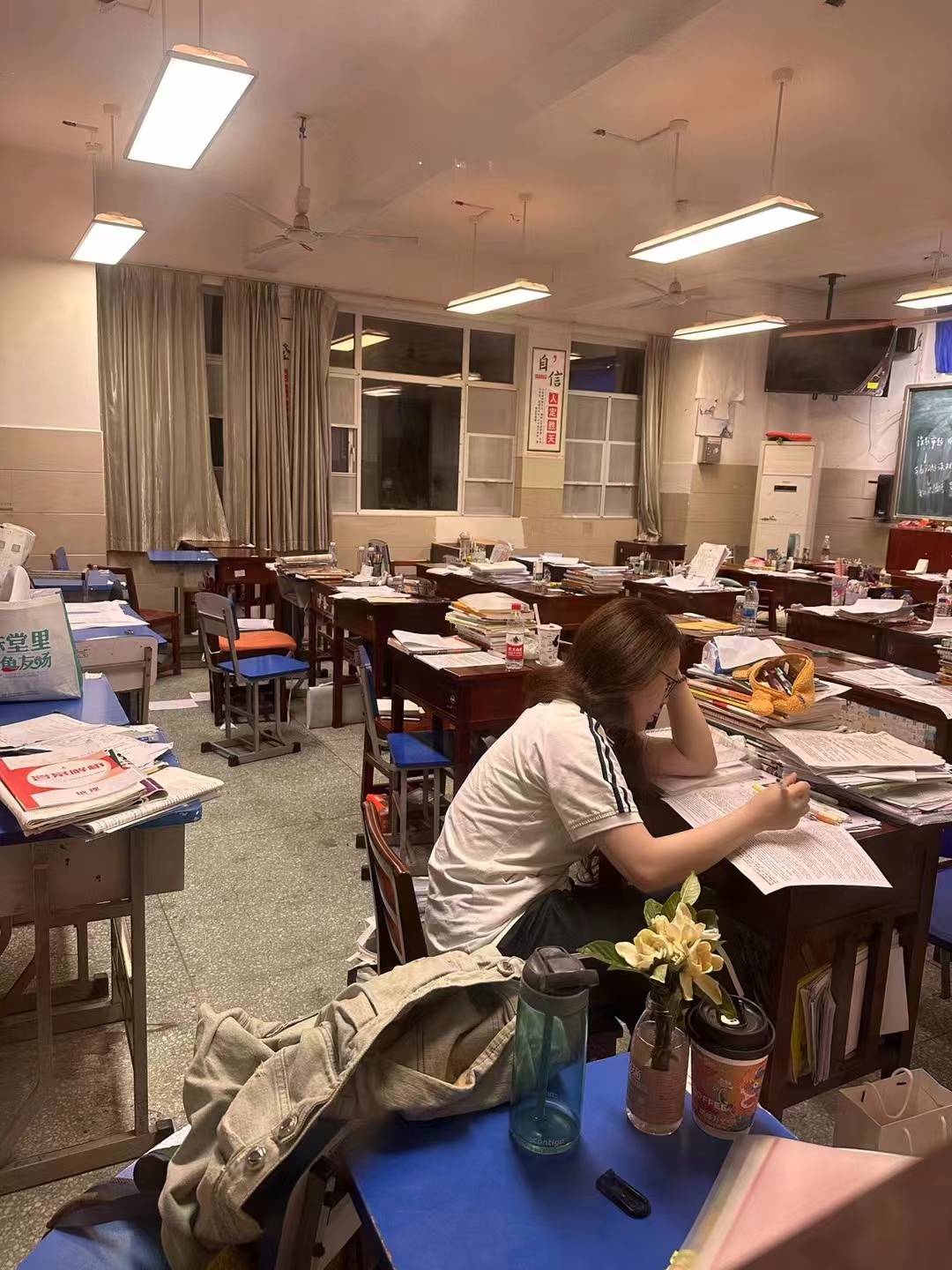 还逐个分析她的文化课薄弱点,进行针对性补缺,毛晓峰校长也通过亲自