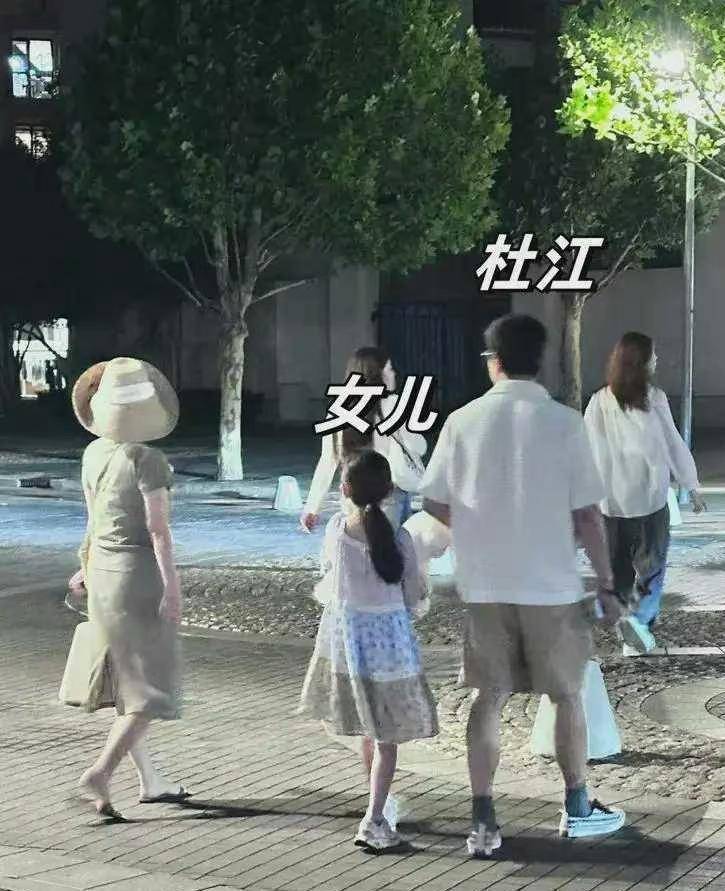 霍思燕8岁女儿正面照曝光,眼睛嘴巴像杜江,网友:长得很英气