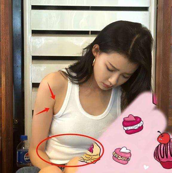 孙怡露脐装破怀孕谣言:肚皮松弛腰上满是赘肉,怒视女儿表情太凶