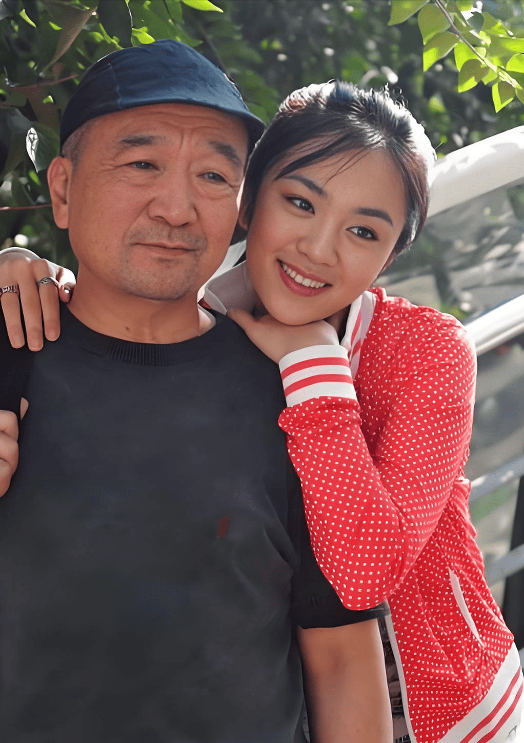 久不现身的沈傲君减肥成功,黑色透视裙难掩好身材