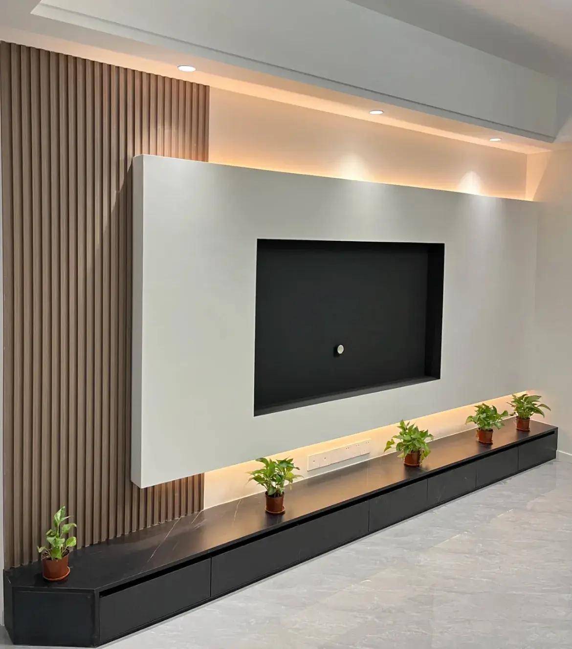 从最早流行的鱼肚白背景墙,到木格栅加岩板背景墙,悬浮背景墙等等,无