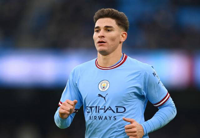 阿根廷新星阿尔瓦雷斯拒绝续约曼城,欲寻求球队核心地位