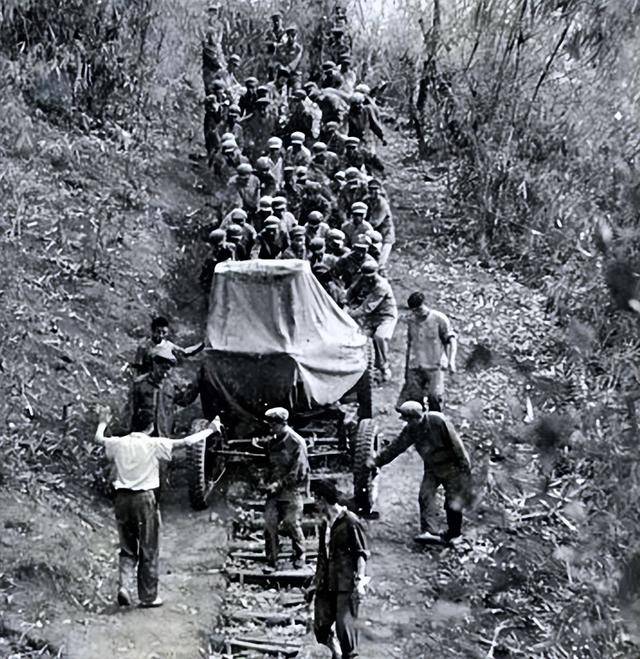 94年万安滩,越南舰艇架机枪逼近我方,25年后再遇,中越态势逆转