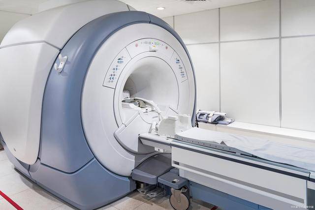 19岁男孩"感冒"一周,医生:喷射性呕吐?快去做颅脑ct