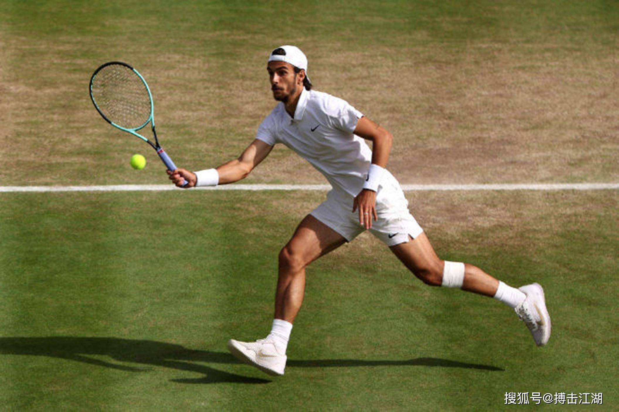 温网"鸡鸭决"!阿尔卡拉兹逆转淘汰小梅,德约科维奇横扫穆塞蒂