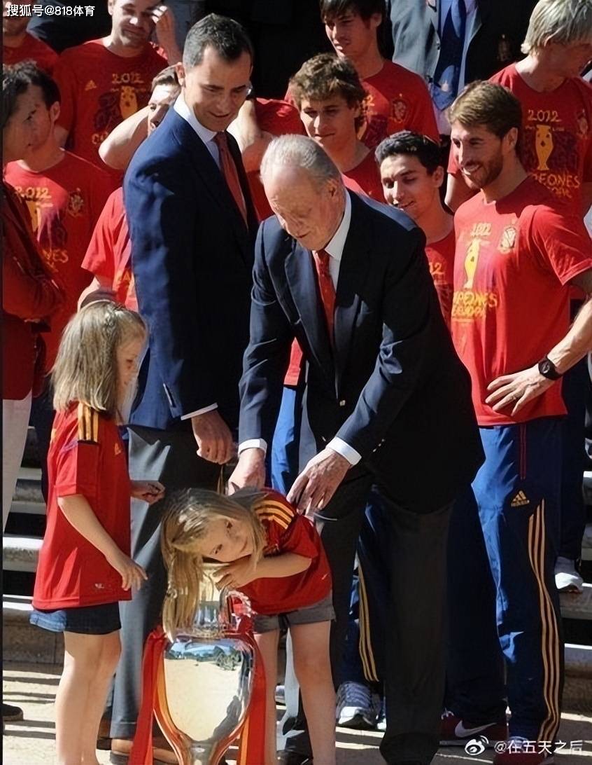 争当驸马!西班牙国王王宫接见国家队,托雷斯见俩美貌公主迈不动腿
