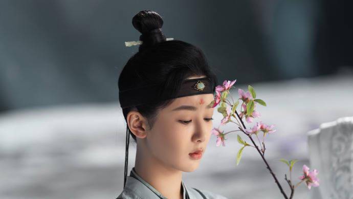 31岁杨紫《长相思2》收视有心无力?重心在《青簪行》上,保本4亿