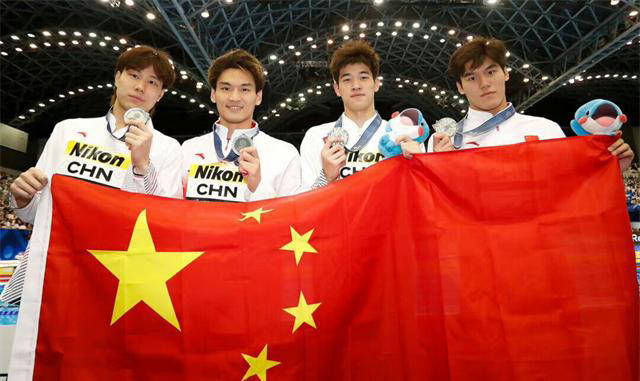 张雨霏：43次药检与美国破纪录选手0药检对比引发争议-张雨霏80分钟内斩获两块金牌