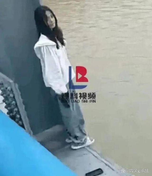 江苏少女跳江绝望之"眼",网友各种猜测,知情人曝细节_社会_女孩_问题