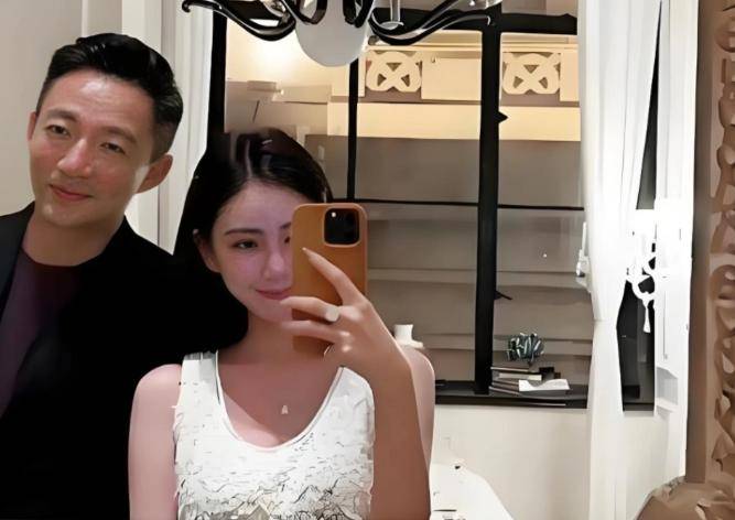 一个多月前,汪小菲在社交网络上晒出了两人的结婚证照片,宣告与马筱梅