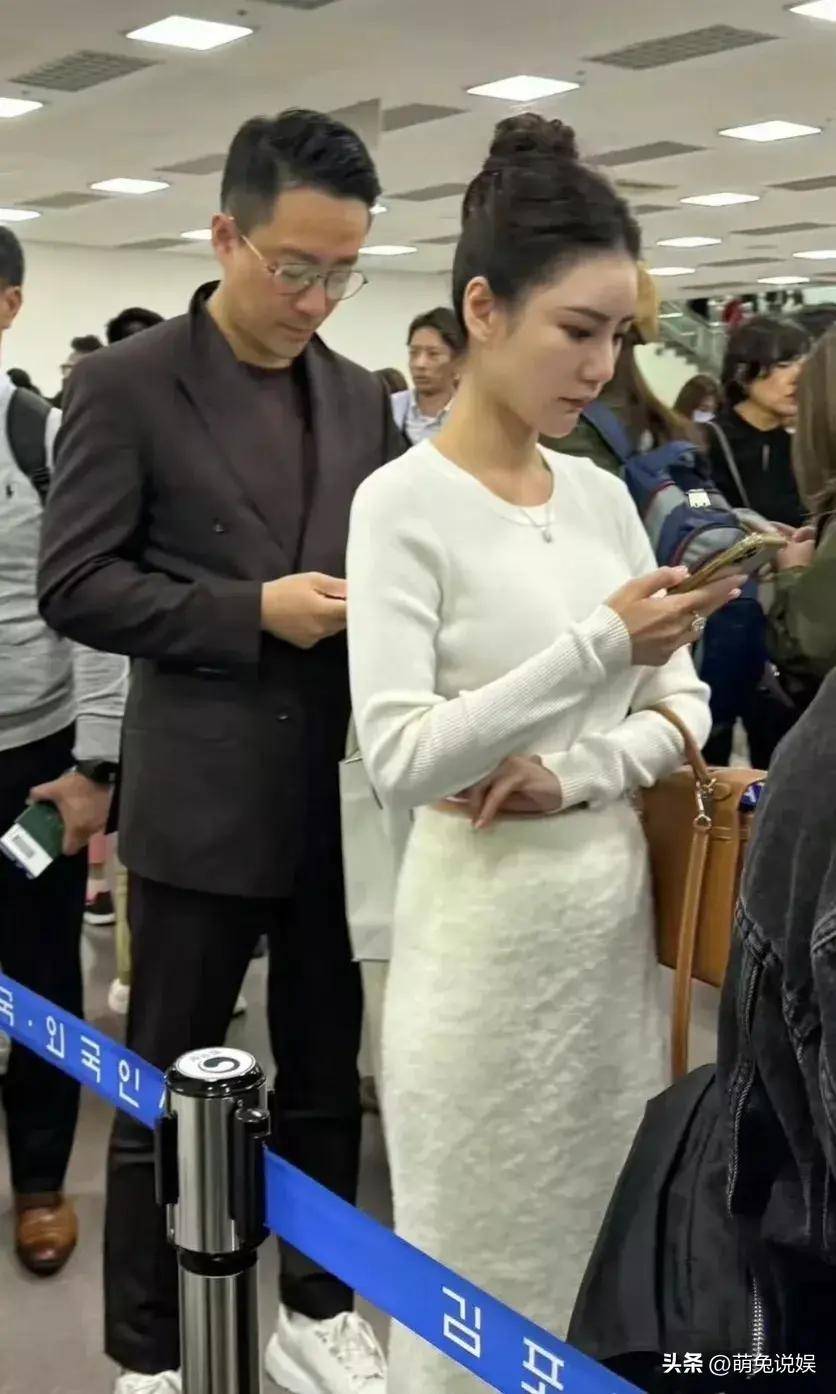 上个月,3月28日的时候,汪小菲在朋友圈高调宣布喜讯,自己向女友马筱梅