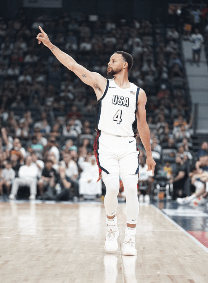 已经两次成为了美国男篮单场得分最高的球员,看来为了奥运会夺金,库里