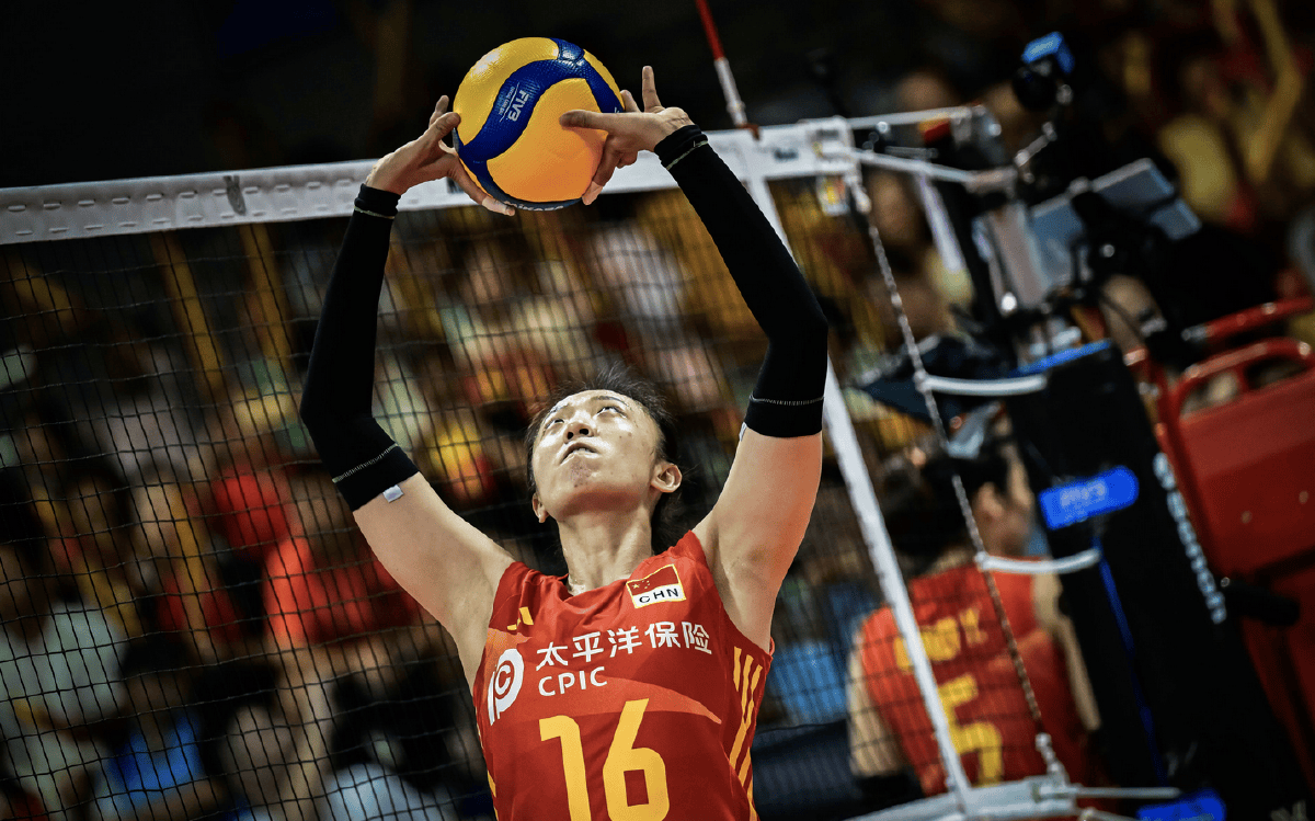 却由于教练团队战略偏差致使她错失重要比赛,面临失去下届巴黎奥运会