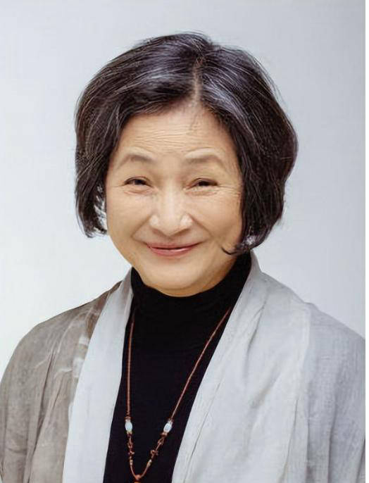 郑佩佩:从武侠女神到花少团长,78年传奇人生留给我们的更多