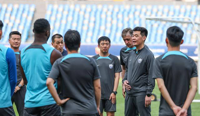沧州雄狮:李霄鹏任命后的挑战与机遇
