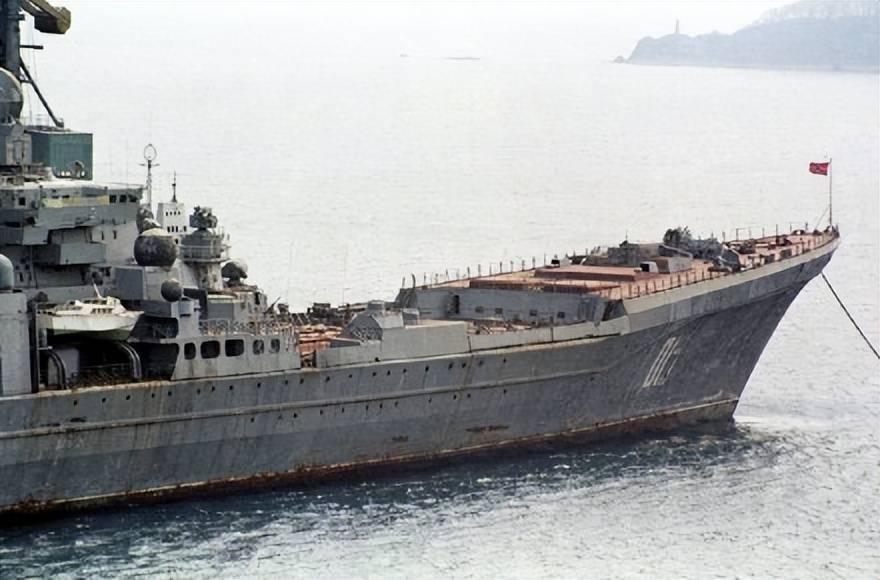 基洛夫级有多大?和055放一起看才明白:不愧为世界最大巡洋舰