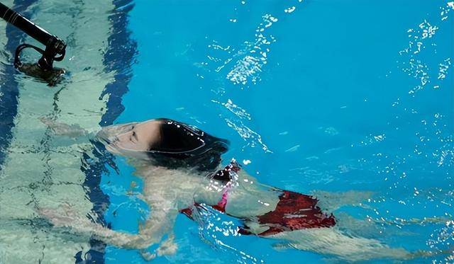 回顾赵沁心:腰部有纹身,一代"天才"泯然众人,被周继红放弃