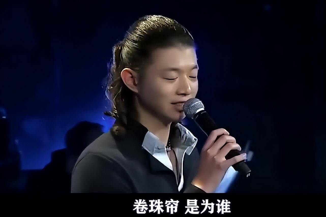 但霍尊不愿意,还让她删除所有的合照,社交平台也取关,即使这