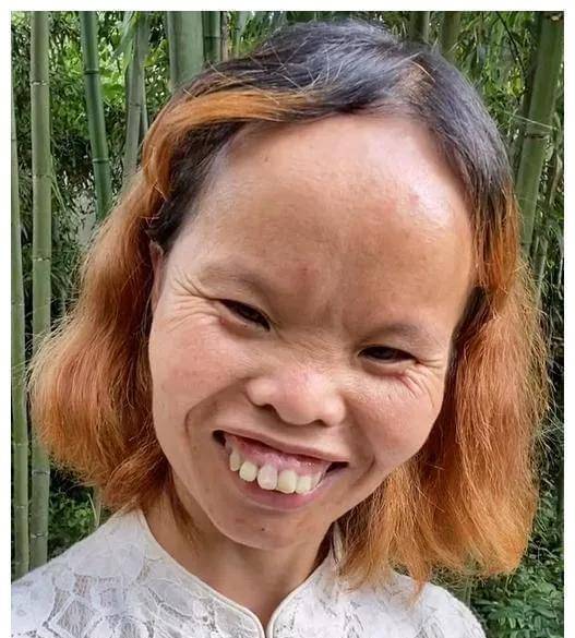 因丑得出奇她年入百万,之前她到底遭遇了啥