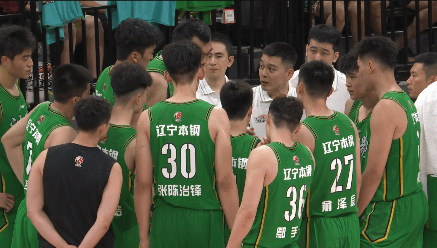惨烈啊!辽篮首场热身赛加时险胜,还伤了2大核心,杨鸣得不偿失