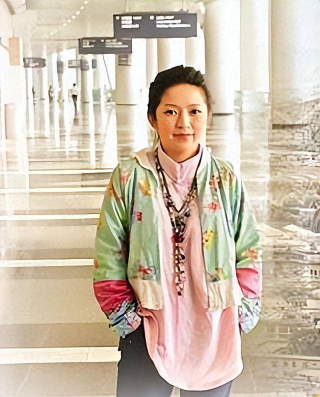 叶剑英孙女叶静子:因美貌曾被星探挖掘,婉拒后当了伏明霞经纪人