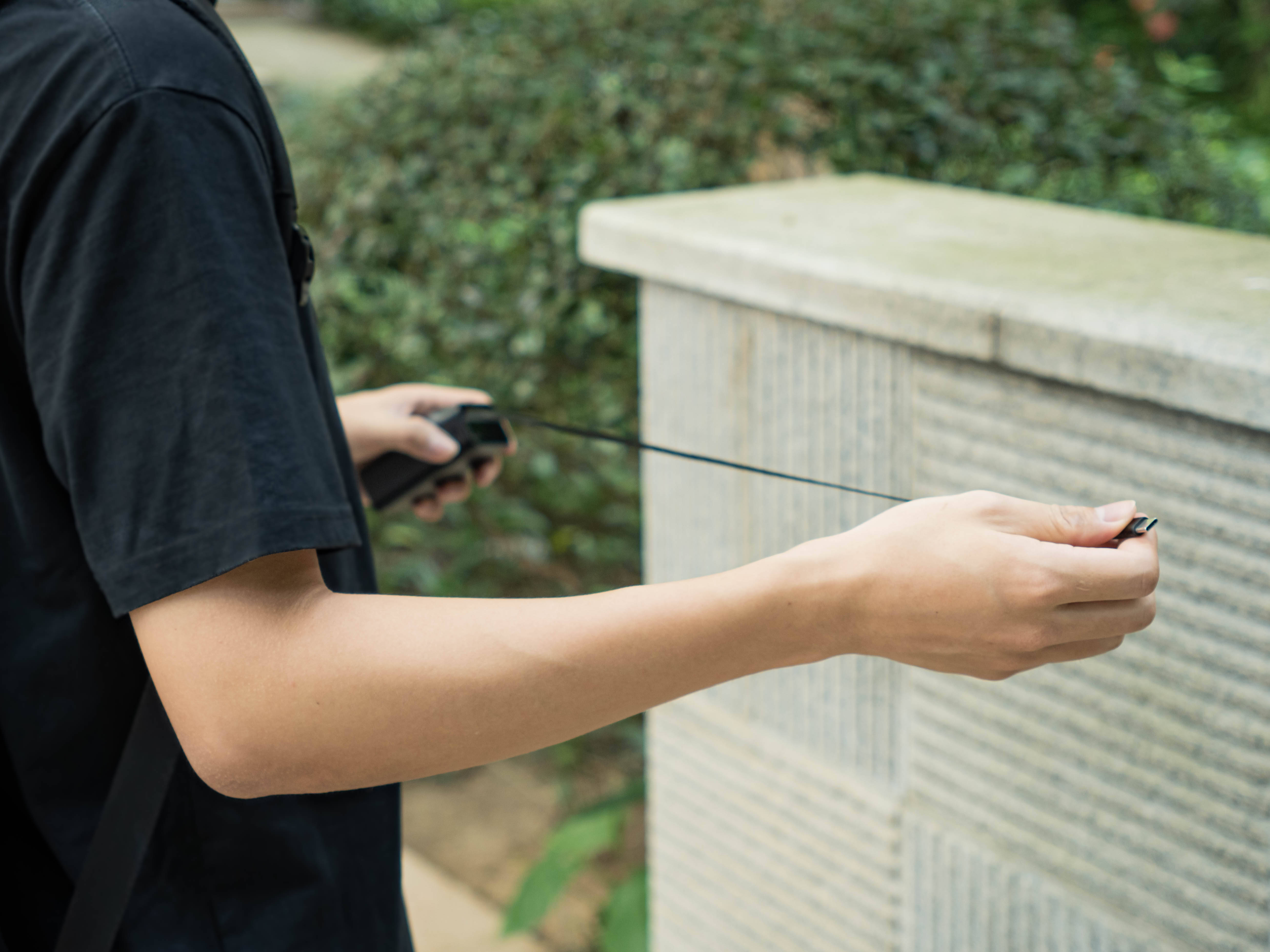 伸缩自如自带线，为背包腾出更多空间，iWALK 拉拉宝