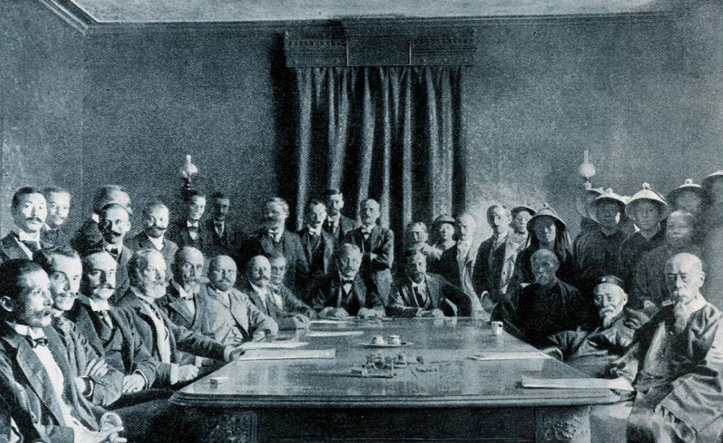 清政府代表奕绂和李鸿章,不得不与11个国家签订了耻辱的《辛丑条约》.