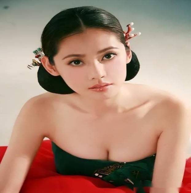 秋瓷炫42岁写真,写真中的她如此美丽动人,让人难以忘怀!