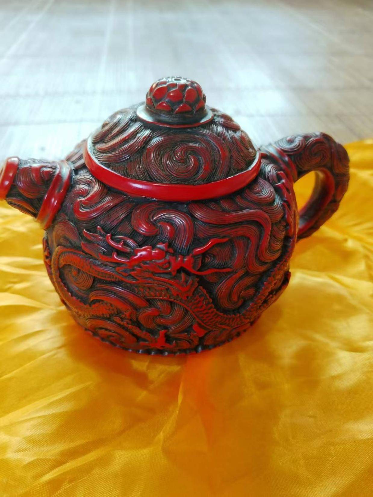 乾隆年制》红釉紫砂龙纹茶壶_搜狐网