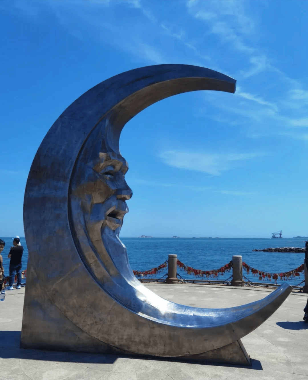欣赏月亮湾地质公园,东炮台等景点,感受到历史的沧桑与变迁.