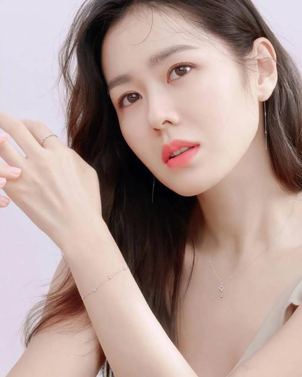 南韩女神孙艺珍写真赏:她的美貌,才华和魅力让人难以抗拒,你准备好成