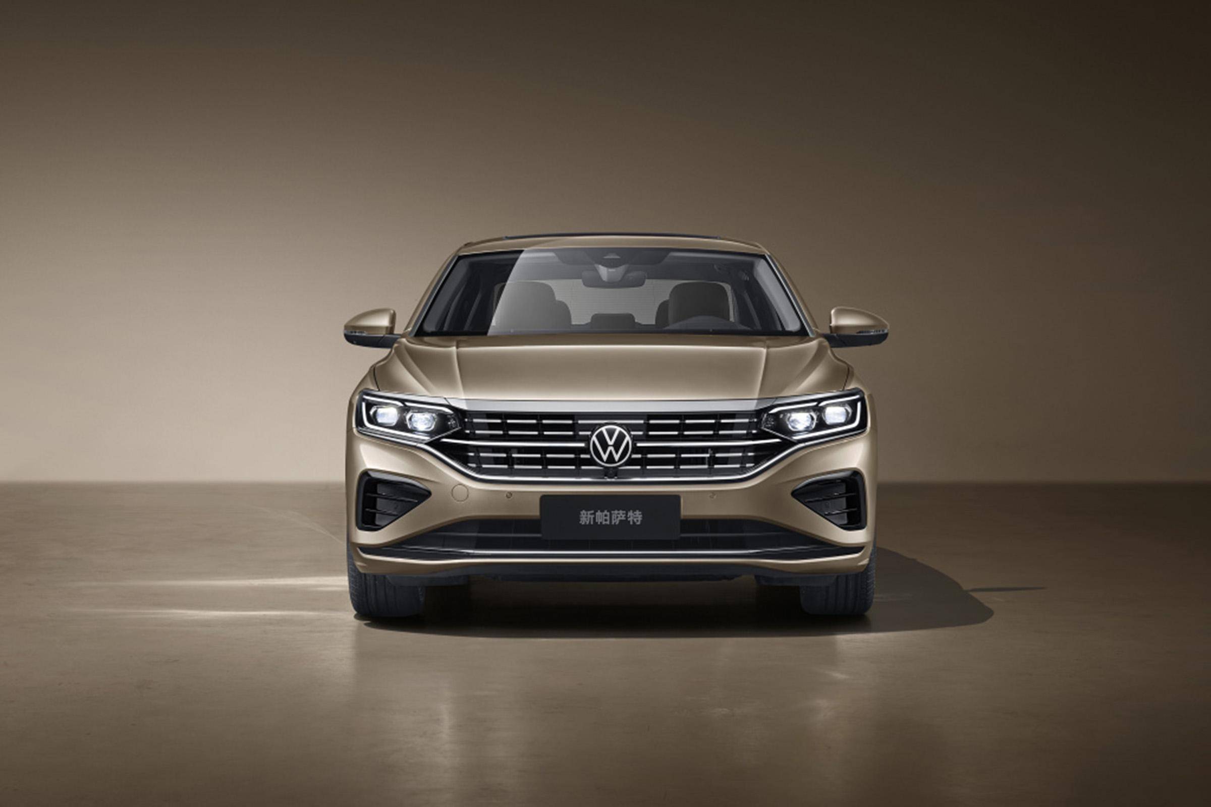 帕萨特和迈腾都是大众品牌的得力之作,外观设计上都有着浓厚的家族