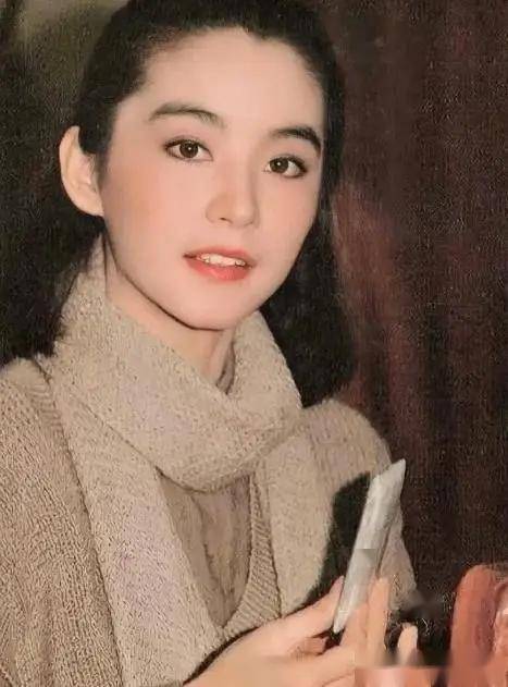 林青霞的迷人身材让人惊艳,再欣赏她的才华更上一层楼!