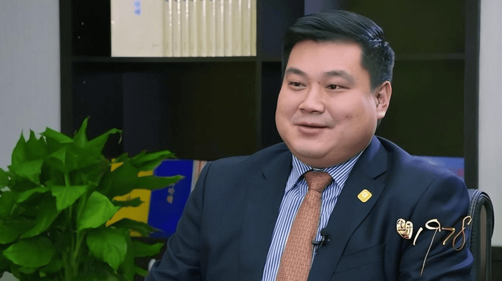 严昊:身价1200亿,迎娶知名女歌星,克林顿捧场婚礼_成功_低调_严介和