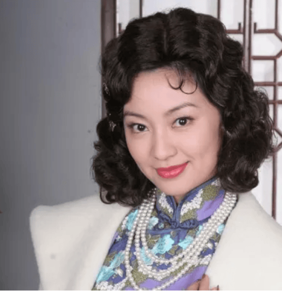 从"小昭"到豪门阔太,陈秀丽的双面人生:荧幕传奇与幸福归宿